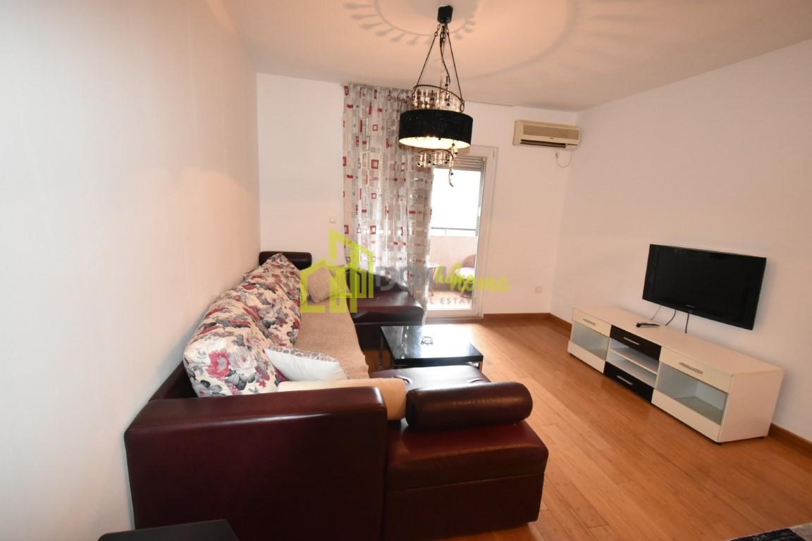 Dvosoban stan 73m2, Vezirov most